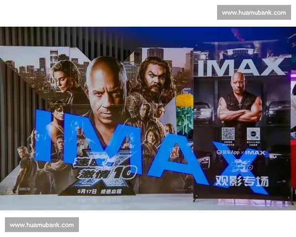 WWE女子撕衣赛激情对决 展现力量与美丽的极致碰撞